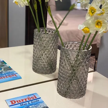 Joris Place With Balcony Apartamento Durrës